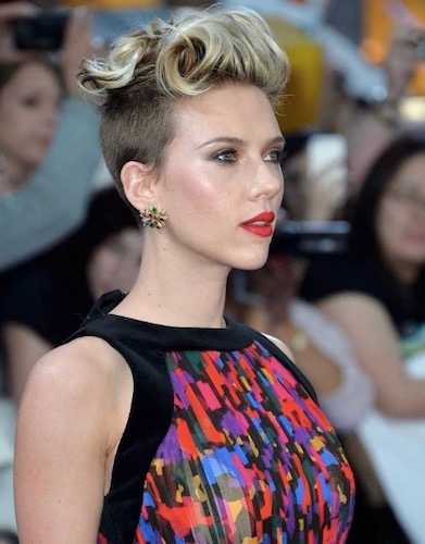 Scarlett Johansson'ın Favori Saç ve Makyaj Ürünleri