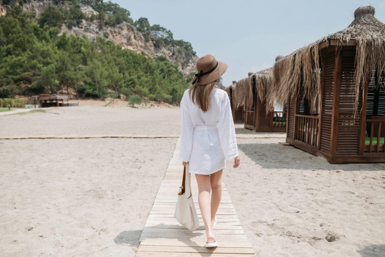 Sahil Tatilinde Ne Giyilir? Tatil Kombin Önerileri